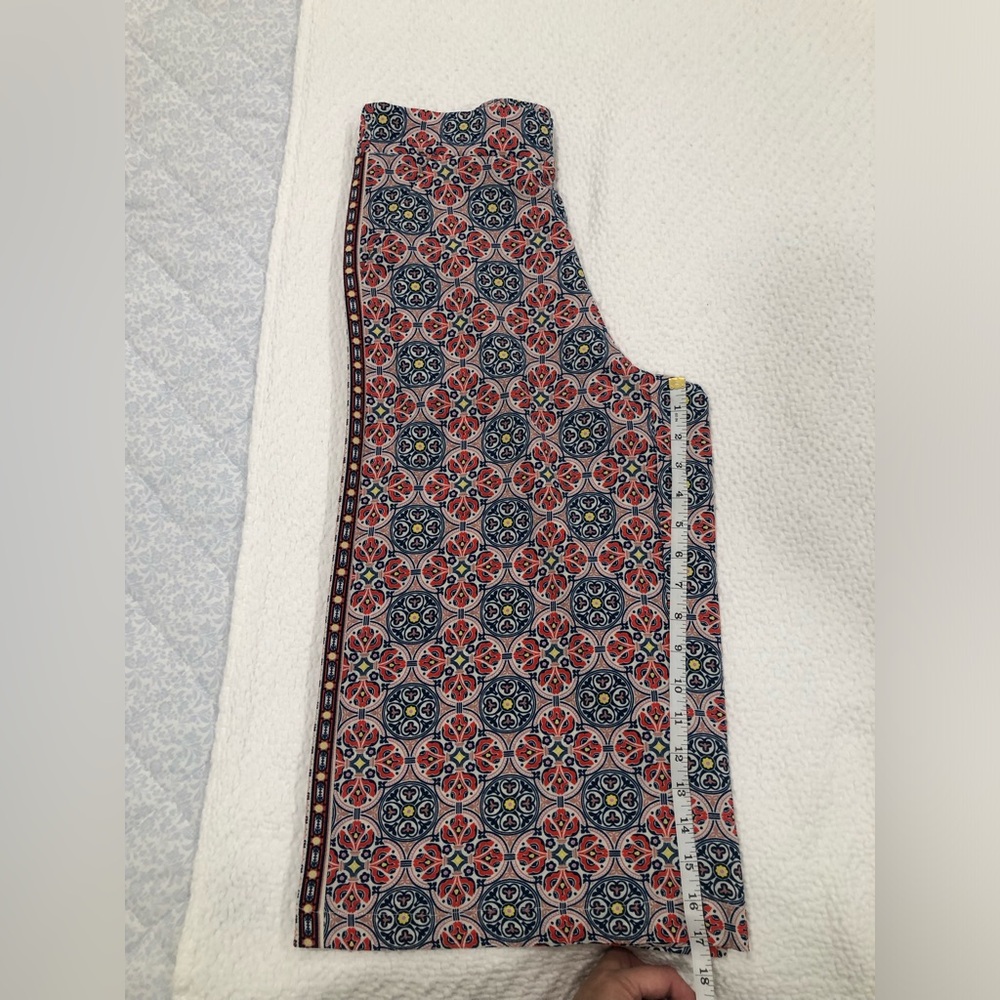 Max Studio Multicolor Patterned Capris - Picture 12 of 13